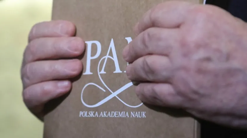 Logo Polskiej Akademii Nauk (wo/doro) PAP/Wojciech Olkuśnik