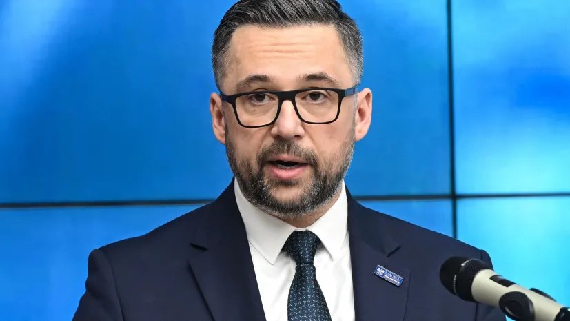 17.04.2025. Minister nauki i szkolnictwa wyższego Marcin Kulasek podczas konferencji prasowej w siedzibie Ministerstwa Funduszy i Polityki Regionalnej w Warszawie, 17 bm. Temat spotkania: Podpisanie Porozumienia na realizację projektu „Sciense4Business-Nauka dla Biznesu” w ramach Programu Fundusze Europejskie dla Nowoczesnej Gospodarki. (ad) PAP/Radek Pietruszka