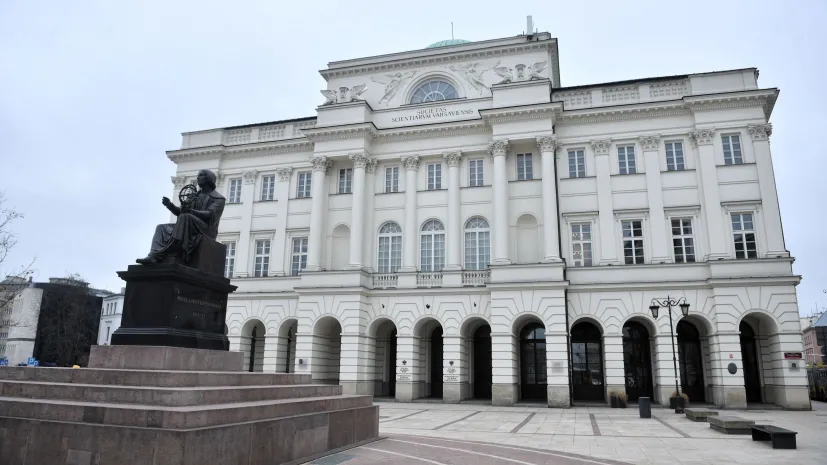 07.04.2021. Pałac Staszica w Warszawie, siedziba Polskiej Akademii Nauk. PAP/Radek Pietruszka