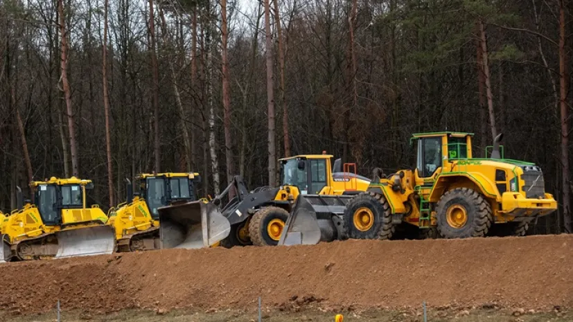 Construction machinery in the parking lot (mz/zkoc) PAP/Michał Zieliński