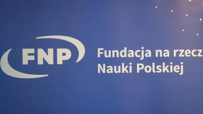 Logo Fundacji na rzecz Nauki Polskiej w siedzibie Fundacji Batorego w Warszawie, 9 bm.  (az/dw) PAP/Albert Zawada