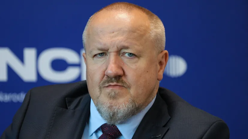 Warszawa, 25.09.2025. Dyrektor NCBR Jerzy Małachowski na konferencji prasowej dot. startu projektów uczelni wyłonionych w naborze „Efektywne zarządzanie uczelnią w celu minimalizowania zjawiska drop-outu”, w Warszawie, 25 bm. (ad) PAP/Paweł Supernak