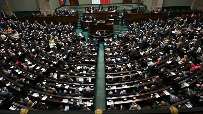 Posłowie na sali plenarnej Sejmu (rp/mgut) PAP/Radek Pietruszka