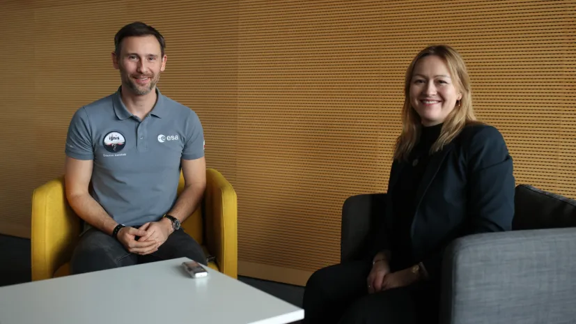 Katowice, 07.12.2025. Astronauta projektowy ESA Sławosz Uznański-Wiśniewski (L) i dziennikarka PAP Agnieszka Kliks-Pudlik (P) podczas spotkania w ramach 9. Śląskiego Festiwalu Nauki Katowice, 7 bm. w Międzynarodowym Centrum Kongresowym. Spotkanie odbyło się w ramach trasy „IGNIS - Polska sięga gwiazd”. (aldg) PAP/Jarek Praszkiewicz