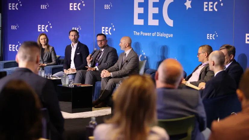 Katowice, 23.04.2026. Od lewej: senior partner w 3 Hazel Tree Partners, CEO i założycielka GoCosmic Justyna Redelkiewicz, astronauta ESA Sławosz Uznański-Wiśniewski, prezess Space Entrepreneurship Institute i CEO AROBS Polska Michał Szwajewski oraz dziennikarz naukowy, założyciel Fundacji Nauka. To lubię Tomasz Rożek podczas panelu „Przemysł lotniczy i kosmiczny” w drugim dniu Europejskiego Kongresu Gospodarczego w Katowicach, 23 bm. XVIII EKG odbywa się pod hasłem „The Power of Dialogue. Siła dialogu”. (jm) PAP/Jarek Praszkiewicz