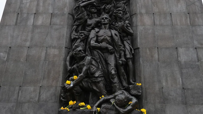 21.04.2024. Pomnik Bohaterów Getta w Warszawie. PAP/Paweł Supernak