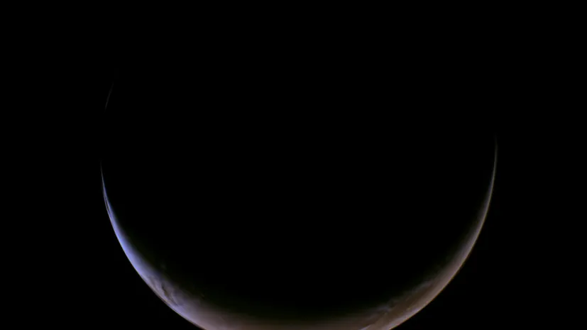 Cienki sierp Marsa w obiektywie kamery sondy Psyche. Źródło: NASA/JPL-Caltech/ASU.
