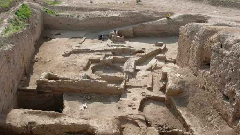 Stanowisko archeologiczne i wykop w Tell Brak. Autor: prof. Arkadiusz Sołtysiak. 