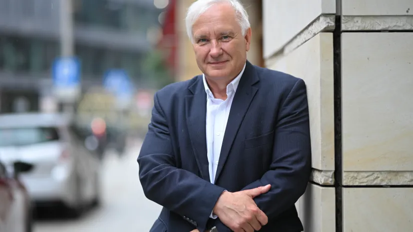 11.06.2026. Na zdjęciu z 10 bm. prezes Polskiej Akademii Nauk prof. dr hab. Marek Konarzewski przed siedzibą Polskiej Agencji Prasowej w Warszawie. PAP/Marcin Obara