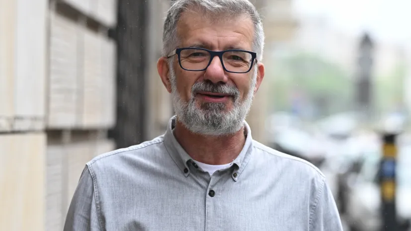 Warszawa, 16.06.2026. Na zdjęciu z 11 bm. archeolog prof. Janusz Wołoszyn przed siedzibą Polskiej Agencji Prasowej w Warszawie, 11 bm. Janusz Wołoszyn był gościem Studia PAP. PAP/Radek Pietruszka