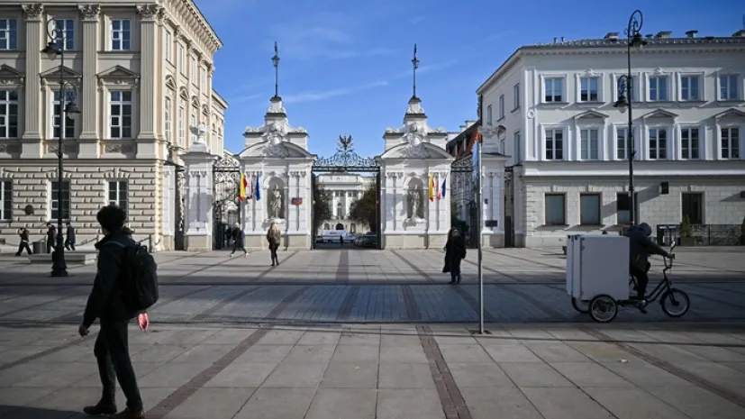 Warszawa, 05.11.2025. Brama Główna Uniwersytetu Warszawskiego. PAP/Przemysław Piątkowski