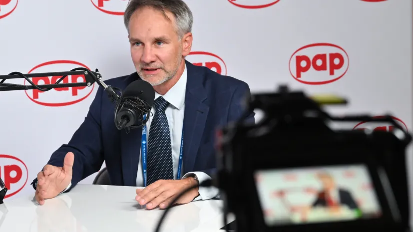 08.09.2026. Analityk międzynarodowy specjalizujący się w polityce bliskowschodniej dr hab Łukasz Fyderek podczas wywiadu dla Polskiej Agencji Prasowej w pierwszym dniu XXXV Forum Ekonomicznego w Karpaczu, 8 bm. Tegoroczna edycja spotkania odbywa się pod hasłem "Architektura nowego porządku – stabilność w czasach zmian". (amb) PAP/Maciej Kulczyński